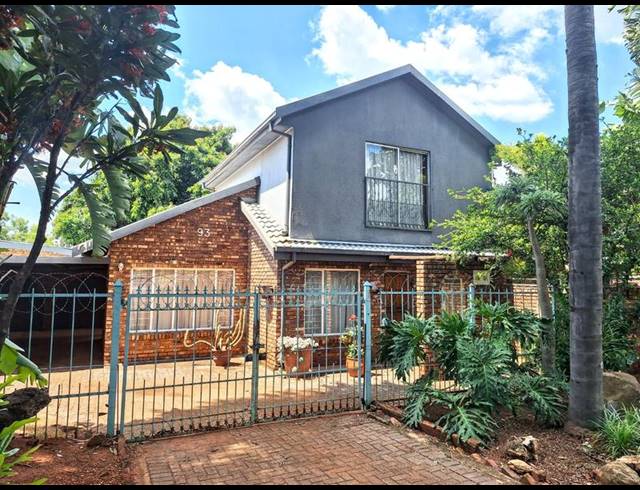 3 BEDROOM HOUSE FOR SALE IN THE ORCHARDS